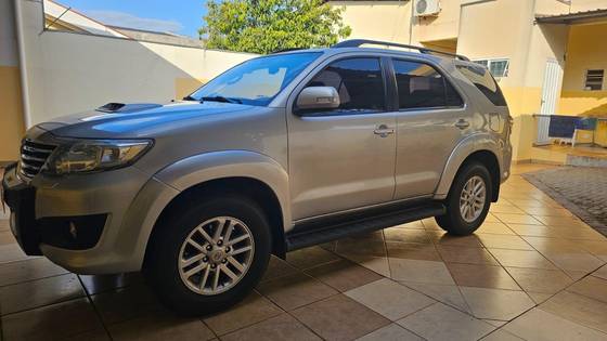 TOYOTA HILUX SW4 3.0 SRV 4X4 16V TURBO INTERCOOLER DIESEL 4P AUTOMÁTICO
